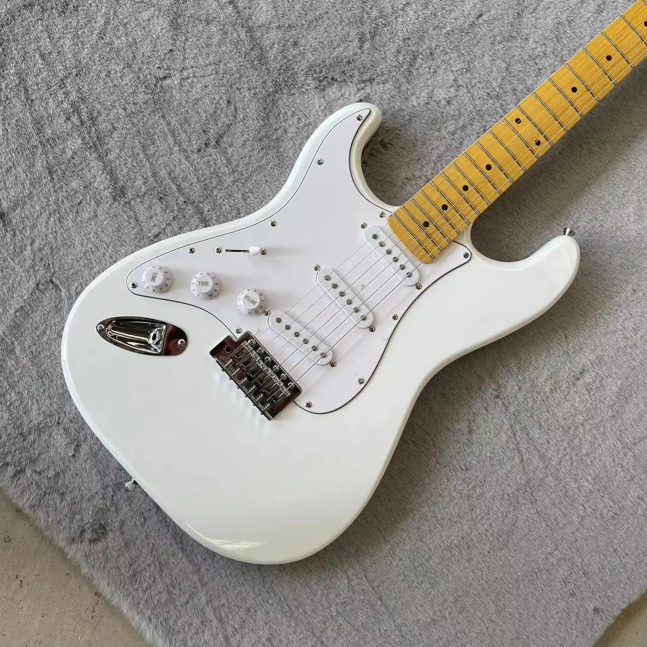 ST Left Hand Electric Guitar 6-String Split Electric Guitar, White Body, Bright Color, Maple Fingerboard, Maple Track, White Gua