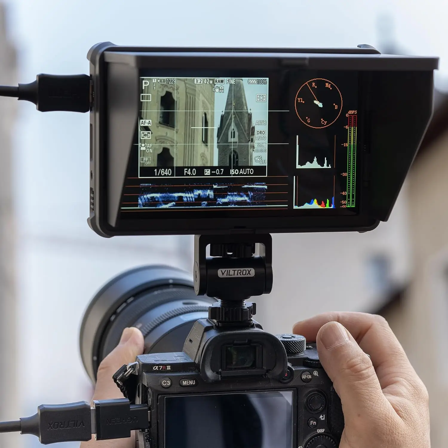 

Camera Field Monitor, 2000 Nits Super Bright Daylight Viewable Camera Monitor, 4K Input Output Touchcreen Video Monitor HDMI