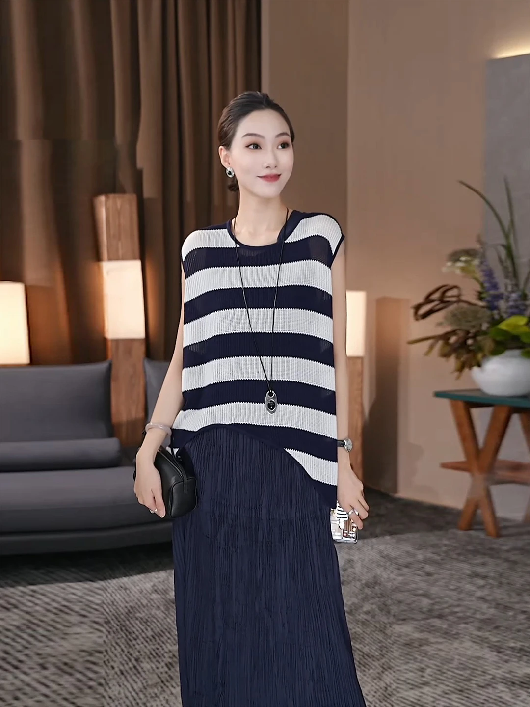 

Zo Zo Home Symmetry Broken Striped Fabric Beau Orderly Asymmetrical Slim Fit T-irt round Ne ort Sve Women's Top