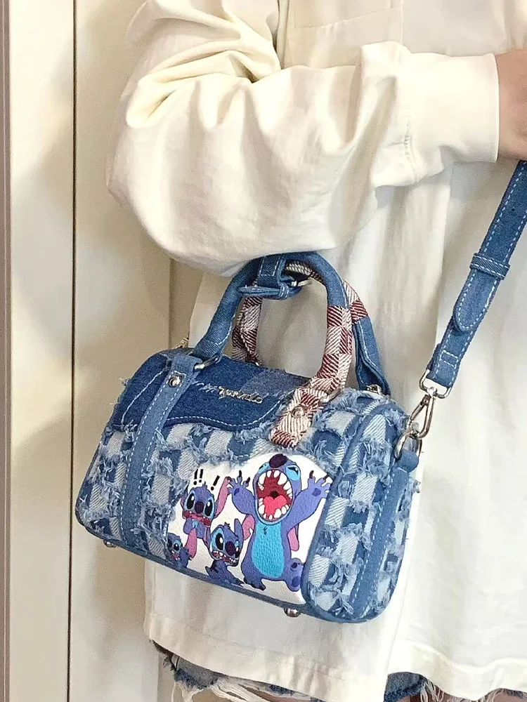 Zerrissene Denim-Tasche mit Cartoon-Stich, gespleißte diagonale Kreuztasche, handgehaltene Kissentasche, Denim-Boston-Tasche