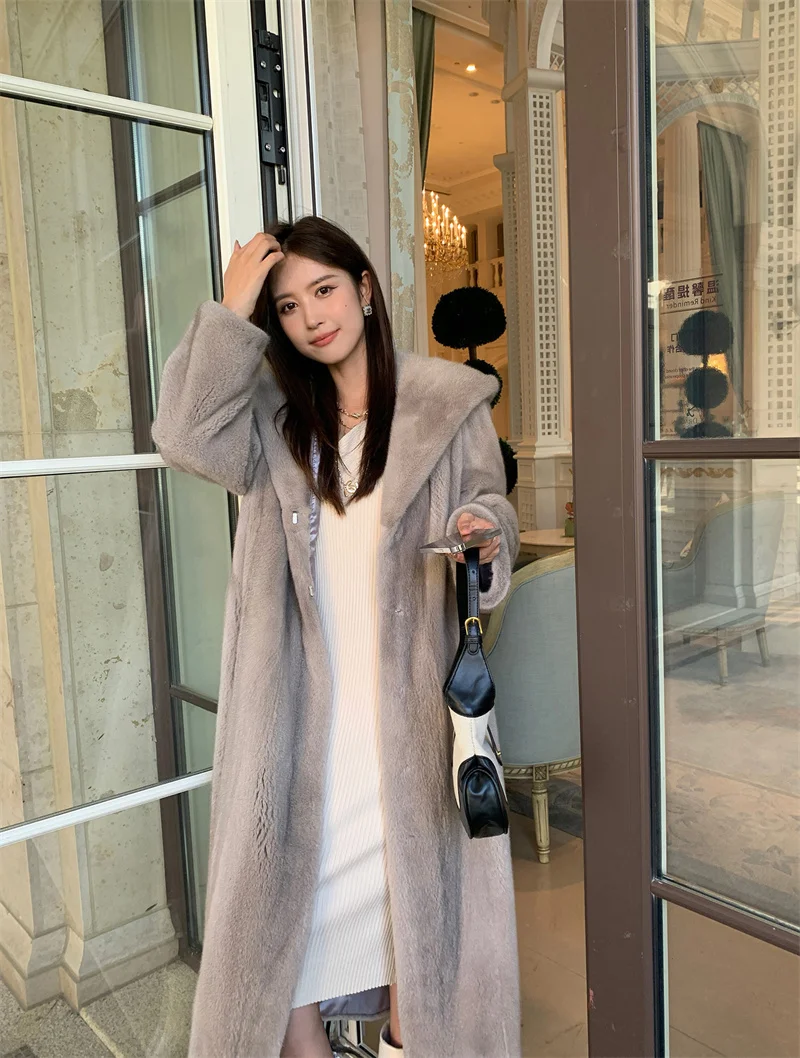 

2025 New Warm Mink Fur Winter Coat White Gray Casual Long Parkas Elegant Women Jacket Loose Fashionable Extended Hooded