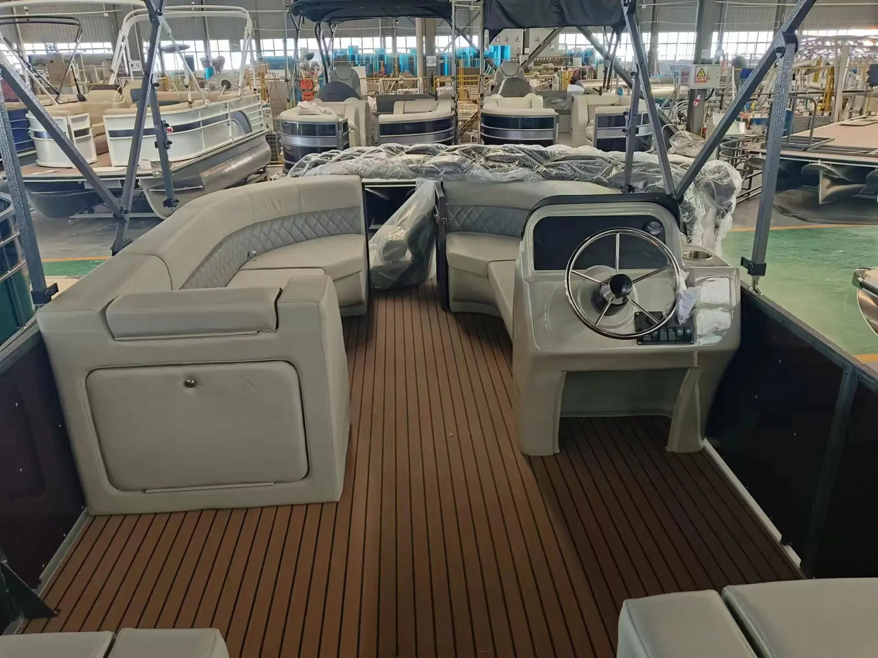Barca pontone passeggeri galleggiante in alluminio per yacht sportivo di lusso Allsea in vendita dotata di motore fuoribordo