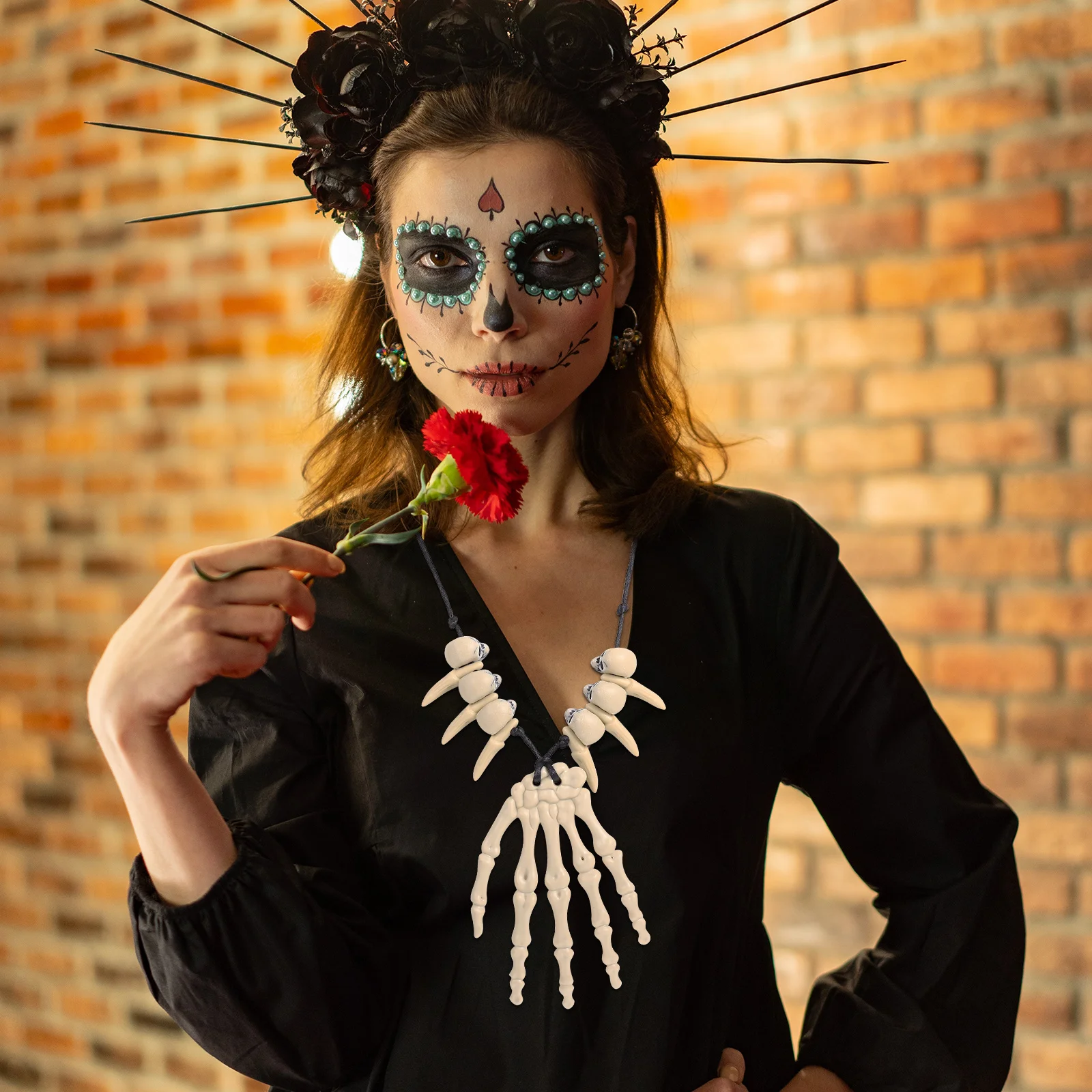 

Halloween Skull Hand Bone Necklace Retro Pendant Halloween Event Jewelry Costume Accessory Creepy Skull Necklace