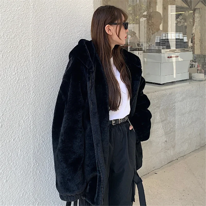 冬の女性のフード付きフェイクラビットファーコートカジュアル巾着ウエスト緩い暖かいソフトファーアウターピンクグレー黒 Kobieta Kurtka