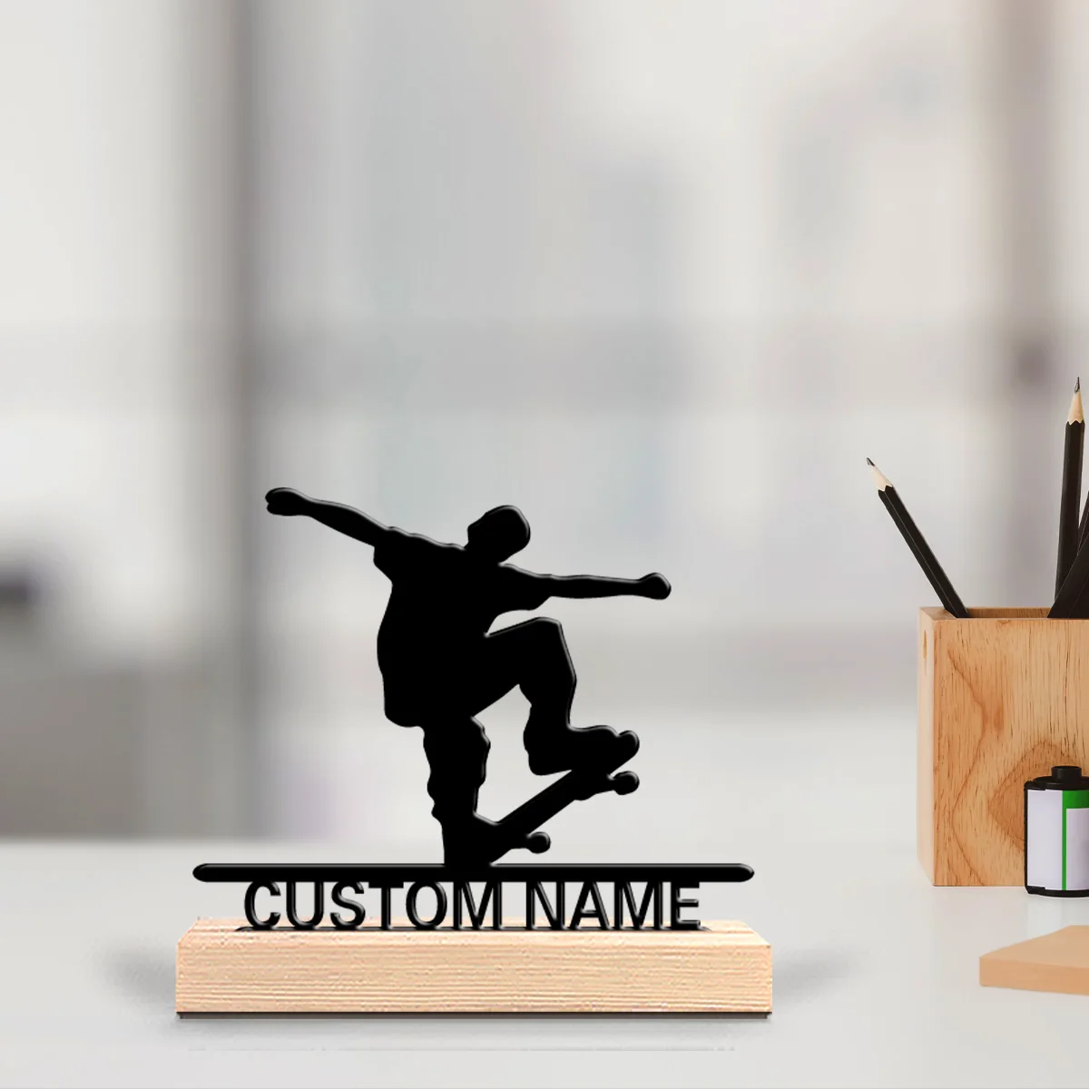 1 Pieza de Estatuilla Metálica Personalizada de Skater de Dibujos Animados con Base de Madera Moderna para Decoración de Oficina, Sala de Estar, Inspirada en la Naturaleza