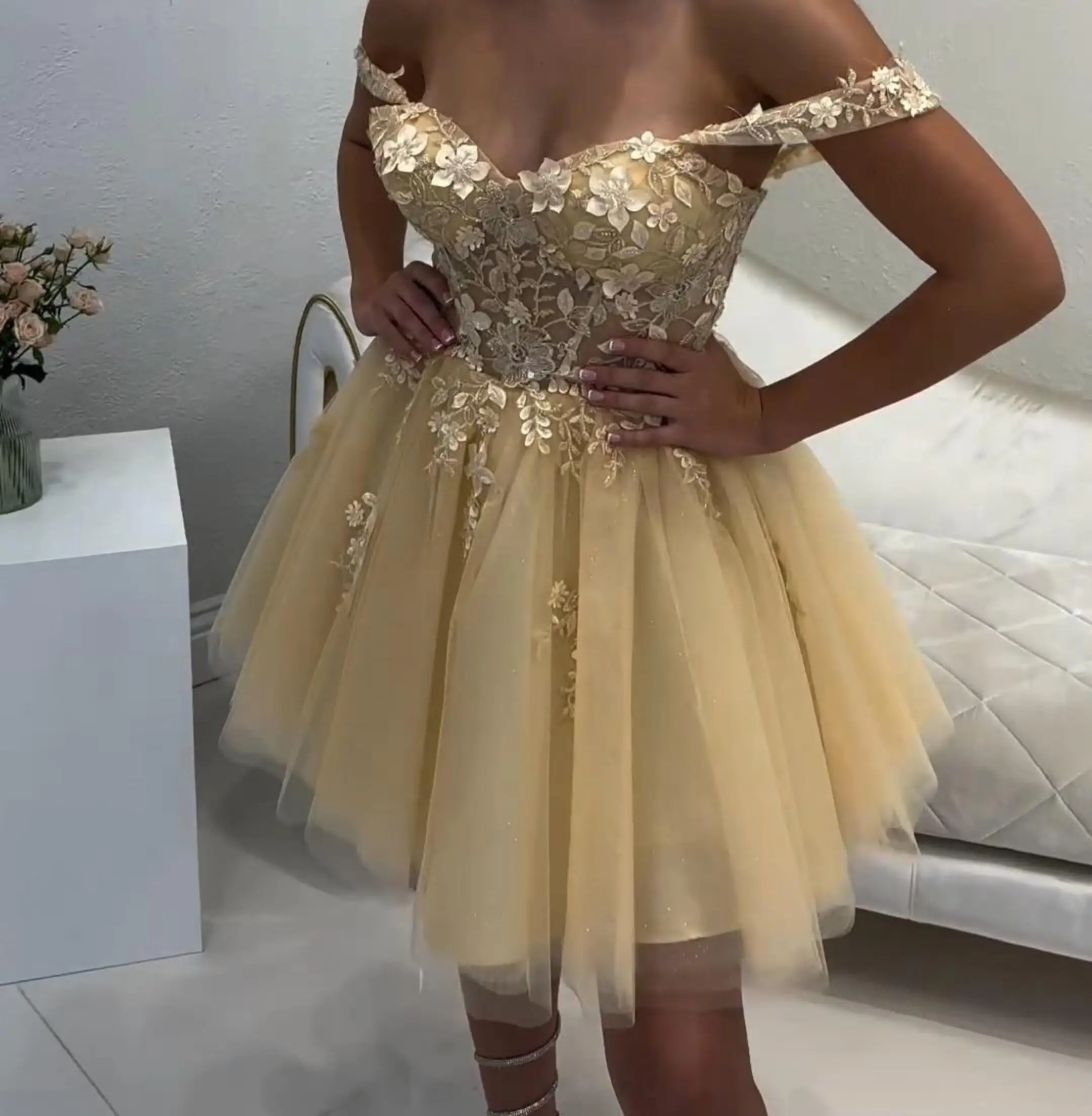 Kanten tule homecoming-jurken Korte off-shoulder cocktailjurken DAMA-jurken met kralen Kanten feestjurk