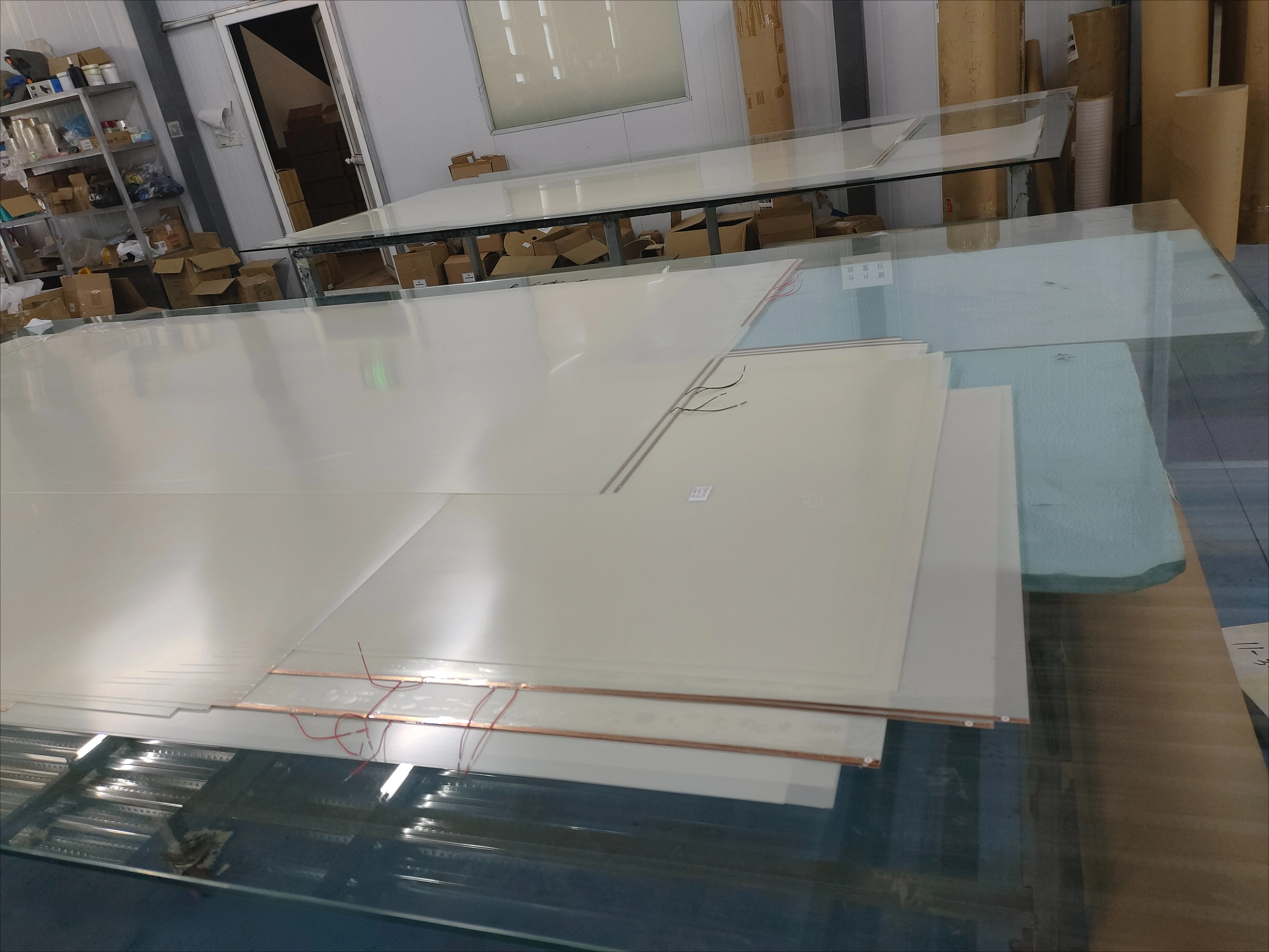 Once confirmed by both the buyer and the seller, custom PDLC smart dimming film is non-returnable and non-exchangeable.