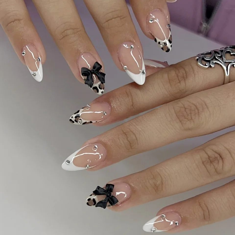24 uñas almendradas medianas con diseño de leopardo y lazo 3D, francesas con diamantes, para damas 5