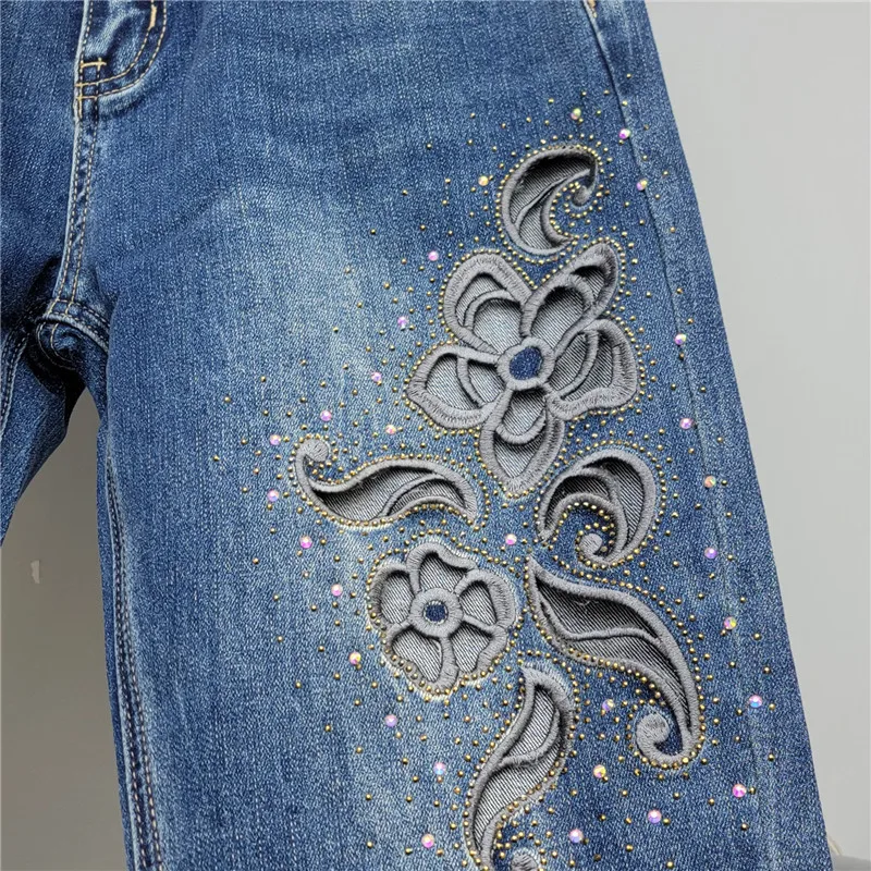 2025 Autunno Nuovo Fiore Cavo Design Papà Pantaloni Elastico Hot Diamond Nove Punti Moda Blu Jeans Donna Allentato Harlan Bottoms