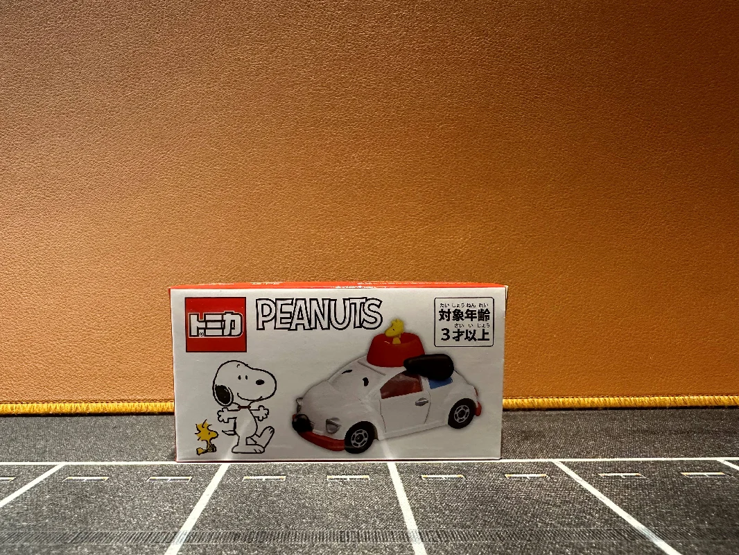Original TAKARA TOMY USJ Universal Studios Japan Limited Tomica Snoopy 1/64 Diecast Alloy Model Car Collectible Gift