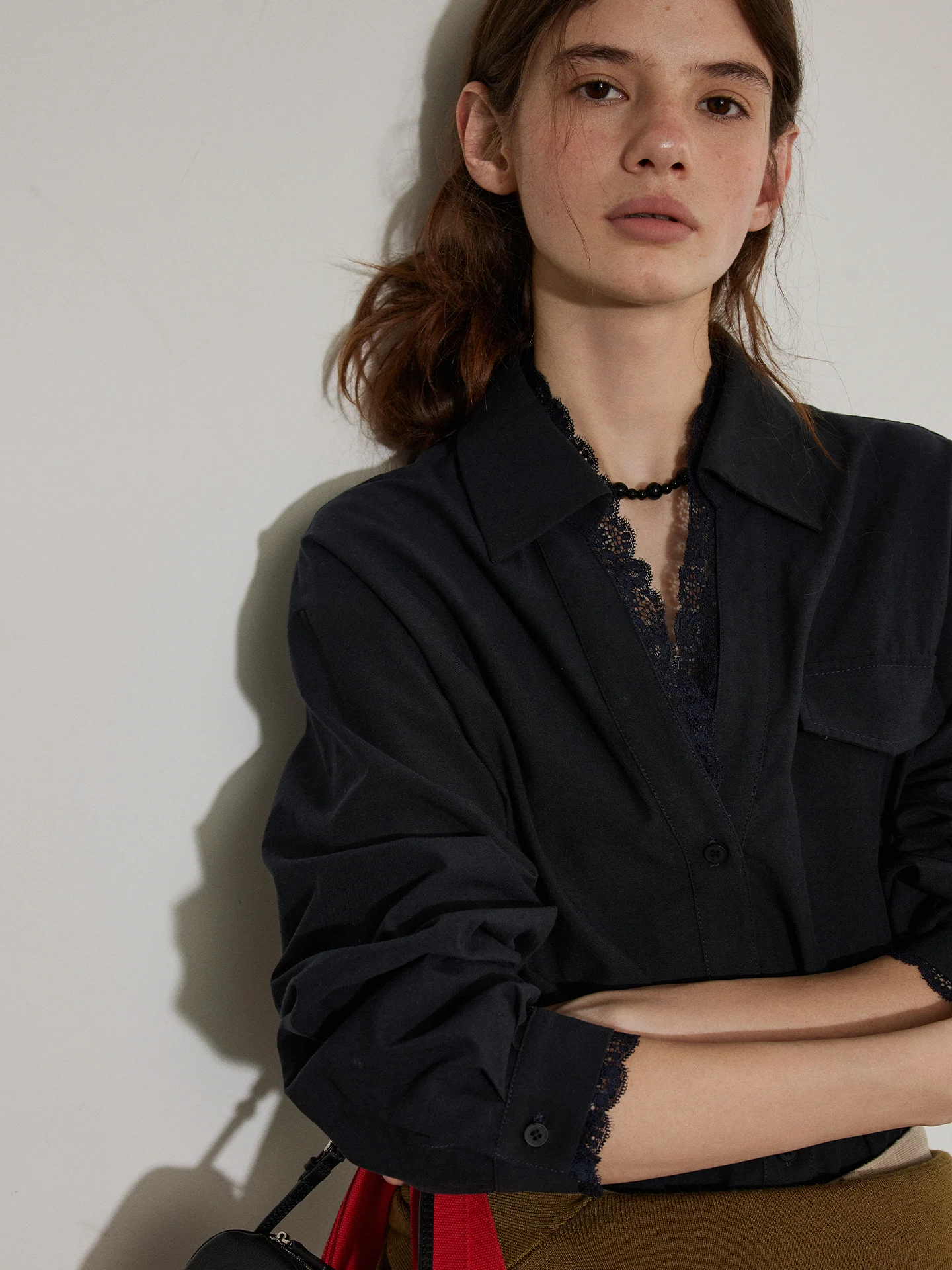 

Женская свободная блузка Lofi с длинным рукавом, V-образным вырезом, кружевной отделкой и пэчворком, модная осенняя новинка, повседневный комфортный топ