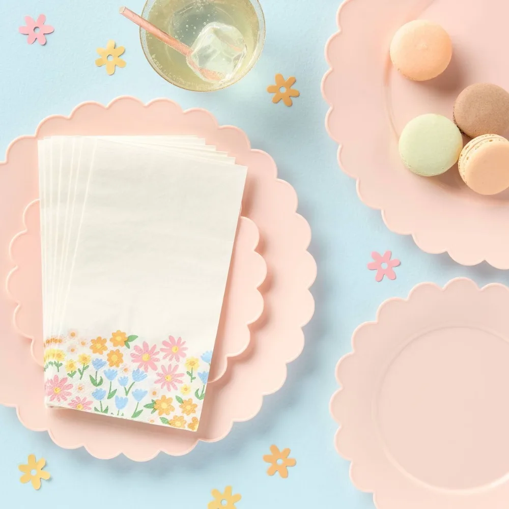 8ct Light Pink Scallop Dinner Plastic Plates