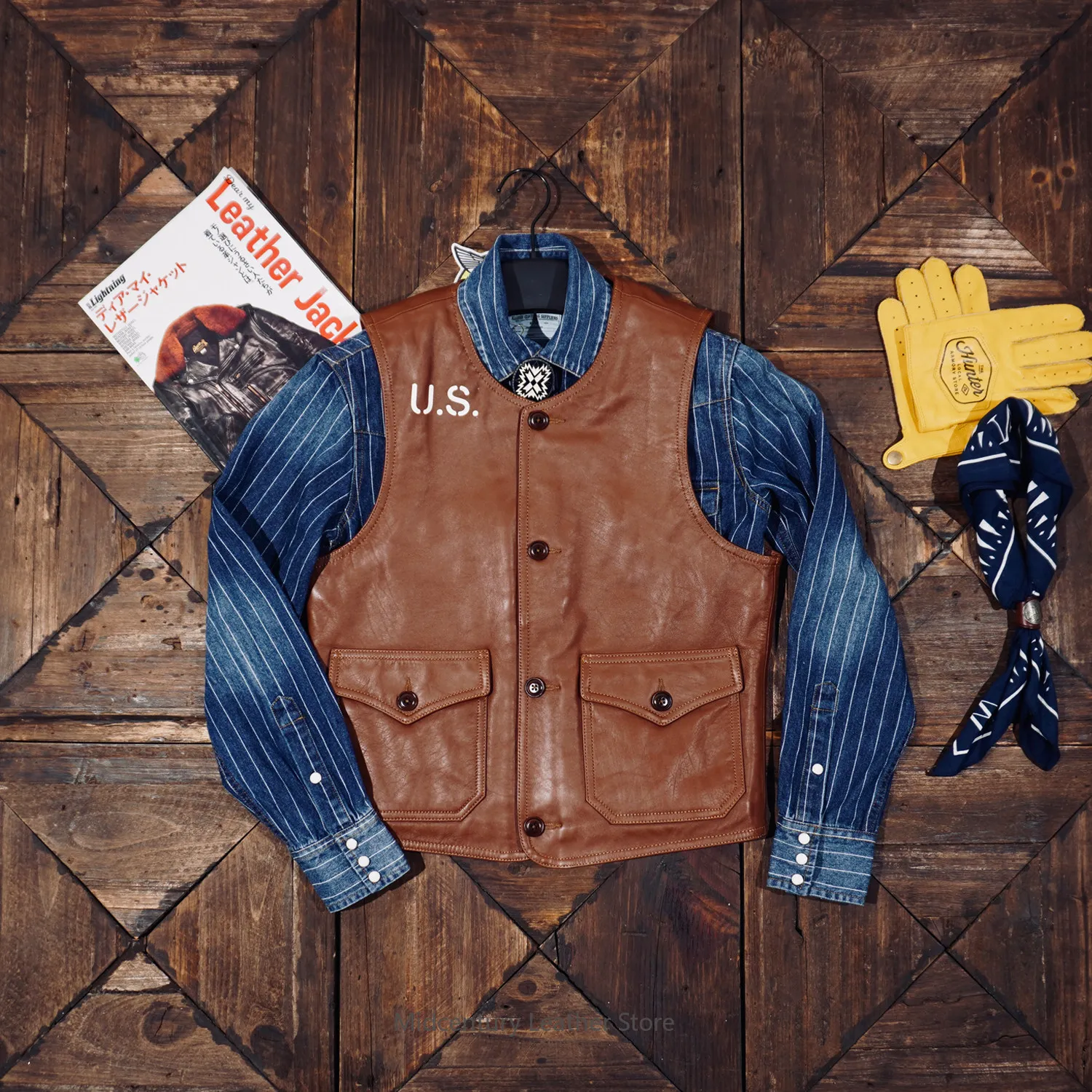 

American retro double-pocket cowhide vest slim-fitting locomotive round neck first-layer leather vest