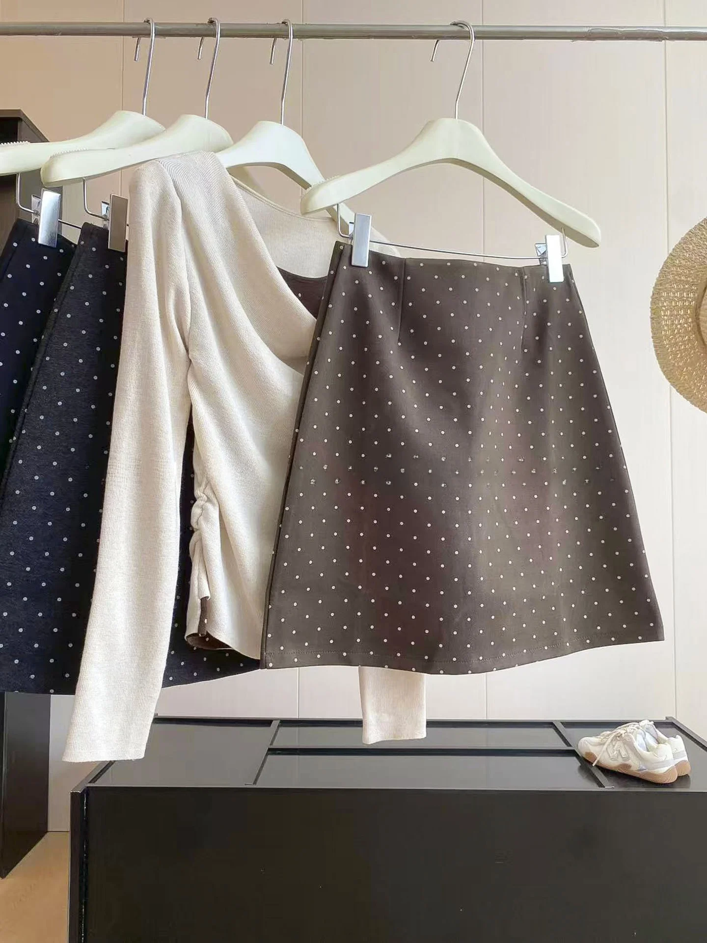 High Waist Polka Dot Wool  Skirt Women's Autumn A-Line Anti-Light Skirt Wrap Body Suit Polyester Fiber Standard Edition