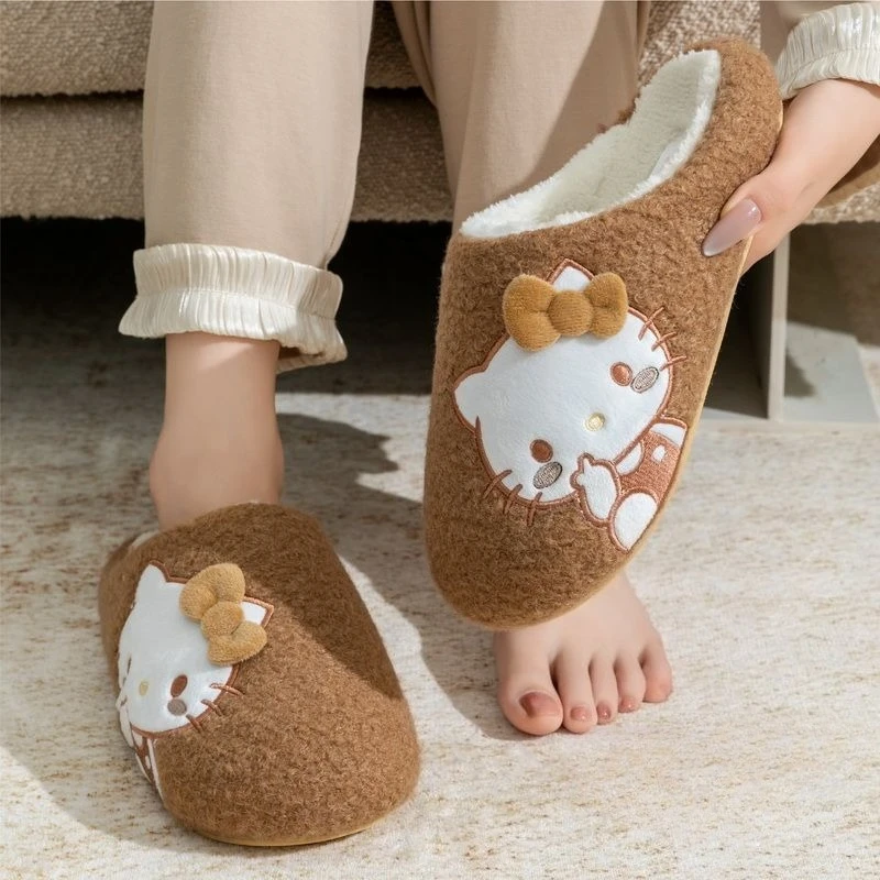 Sanrio Hello Kitty My Melody Kuromi Cinnamoroll baru, sandal manis dan lucu untuk musim gugur dan musim dingin, sandal rumah hangat berbahan katun.