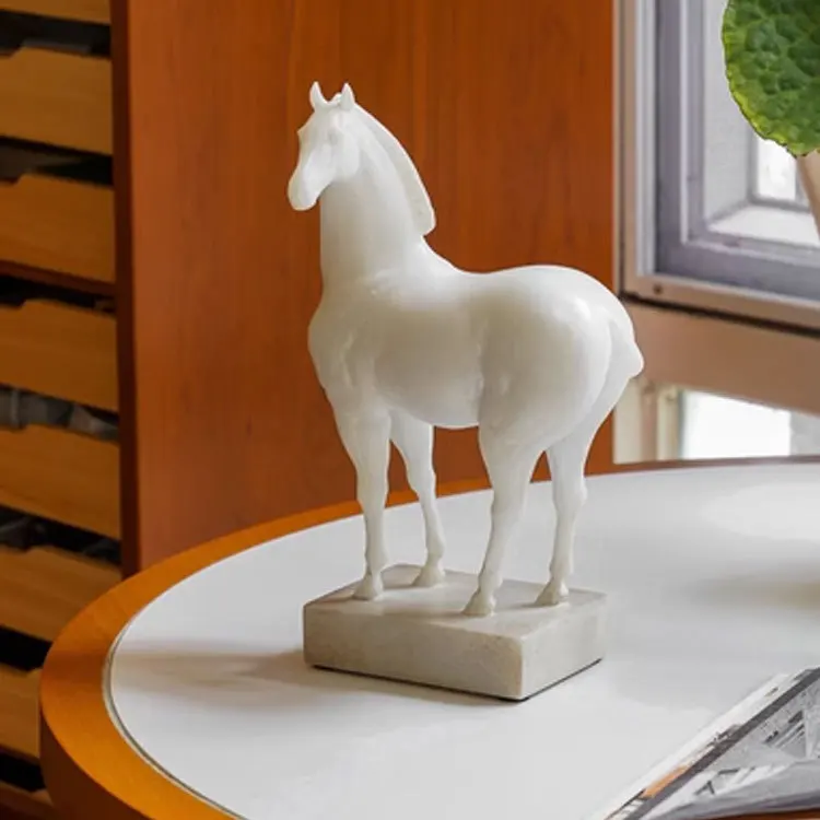 Neue chinesische Retro-Skulptur eines weißen Pferdes, Dekoration für Zuhause, Schmuckstück, weißes Pferd, Wohnzimmer, Hotel, TV-Schrank, Dekoration, Geschenk
