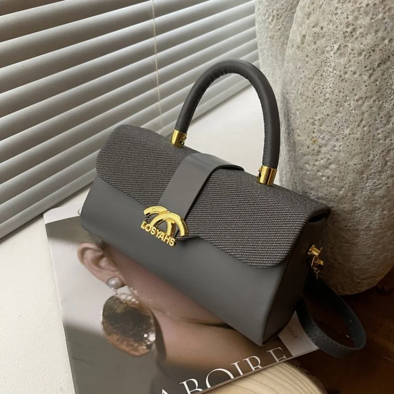 

Fashionable Ladies Messenger Bag Made Of Premium Leather Boasting Paris Casual Vintage Stylish Look​