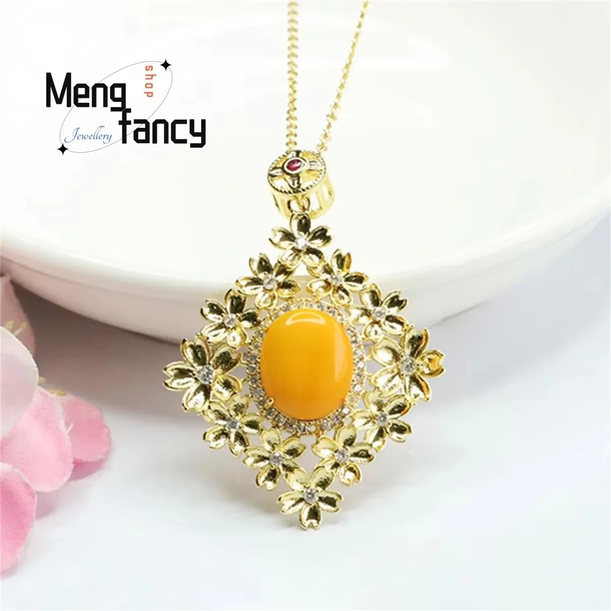 Natural Honey Wax Amber Flower Necklace Simple Generous Personalized Fashion Light Luxury Versatile Best Selling Beauty Jewelry