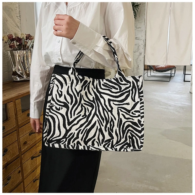 Casual Party Girls HandBag Ladies Tote Canvas Bag\'s Wristlet Pocket Tote Student Book Pocket Fashion Zebra Decoration