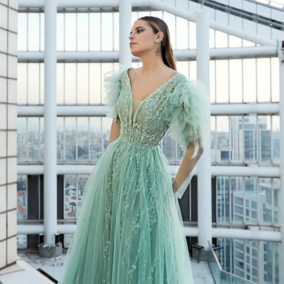 Luxury Sequins Tulle V-neck Prom Dresses Sparkly Three Quarter A-line Appliques Princess Dress Elegant Backless Graduation Gowns