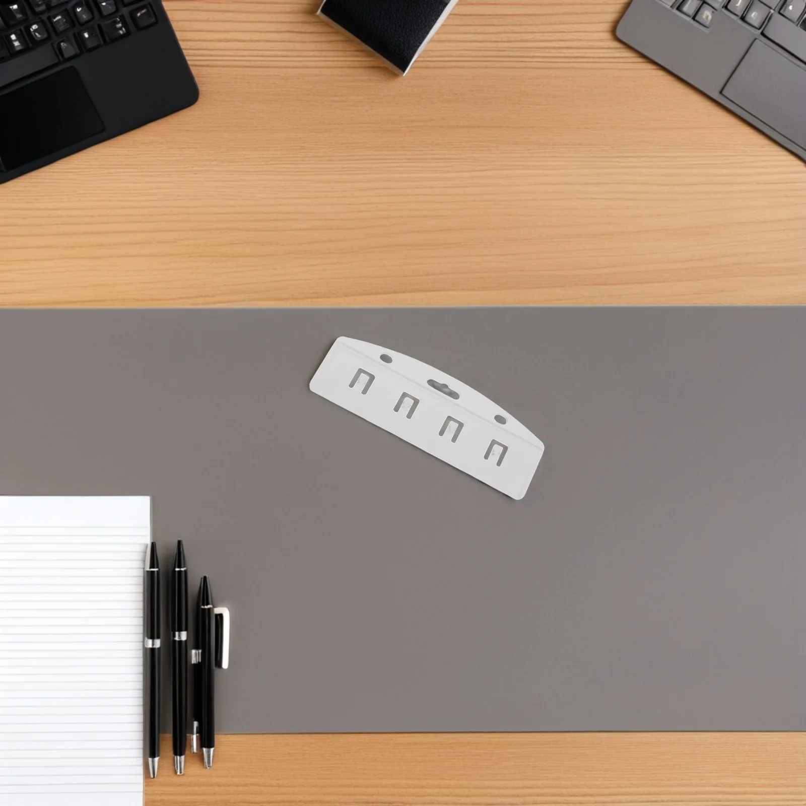 20 قطعة متجمد شفافة حامل الكمبيوتر البلاستيك الشفاف الصلب نصف مفتوح شارة حامي لبطاقات الائتمان معرف الضرب الوصول طالب #6