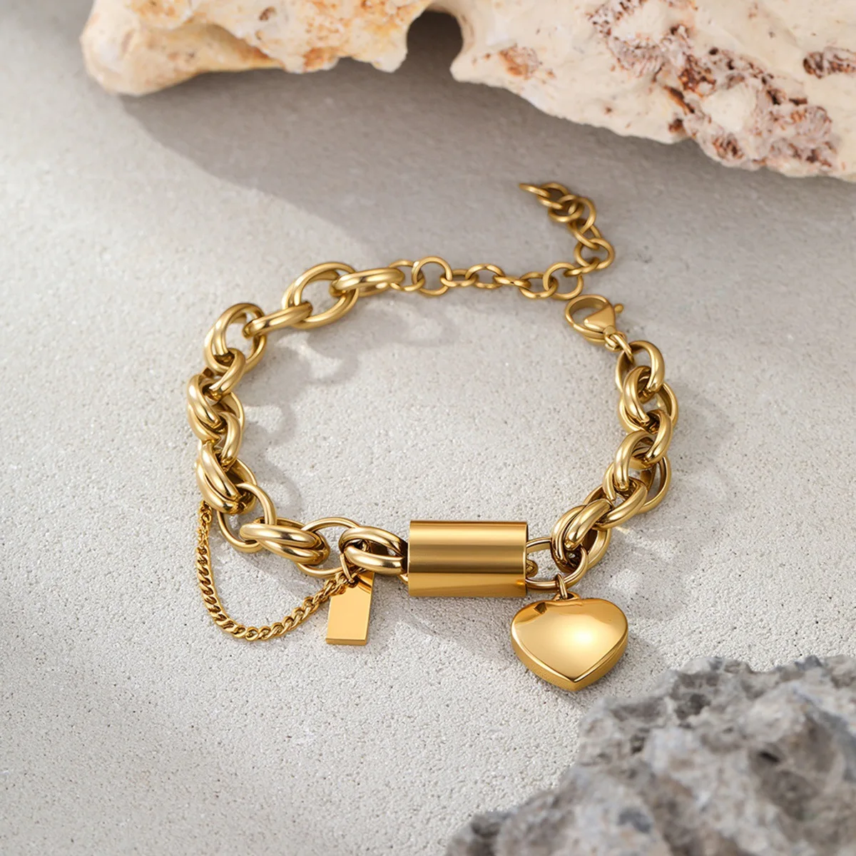 Luxury Fashionable Ins Heart-shaped Pendant Chain Stainless Steel Bracelet Unique Niche Jewelry 2026 Bangles for Women Party Fr