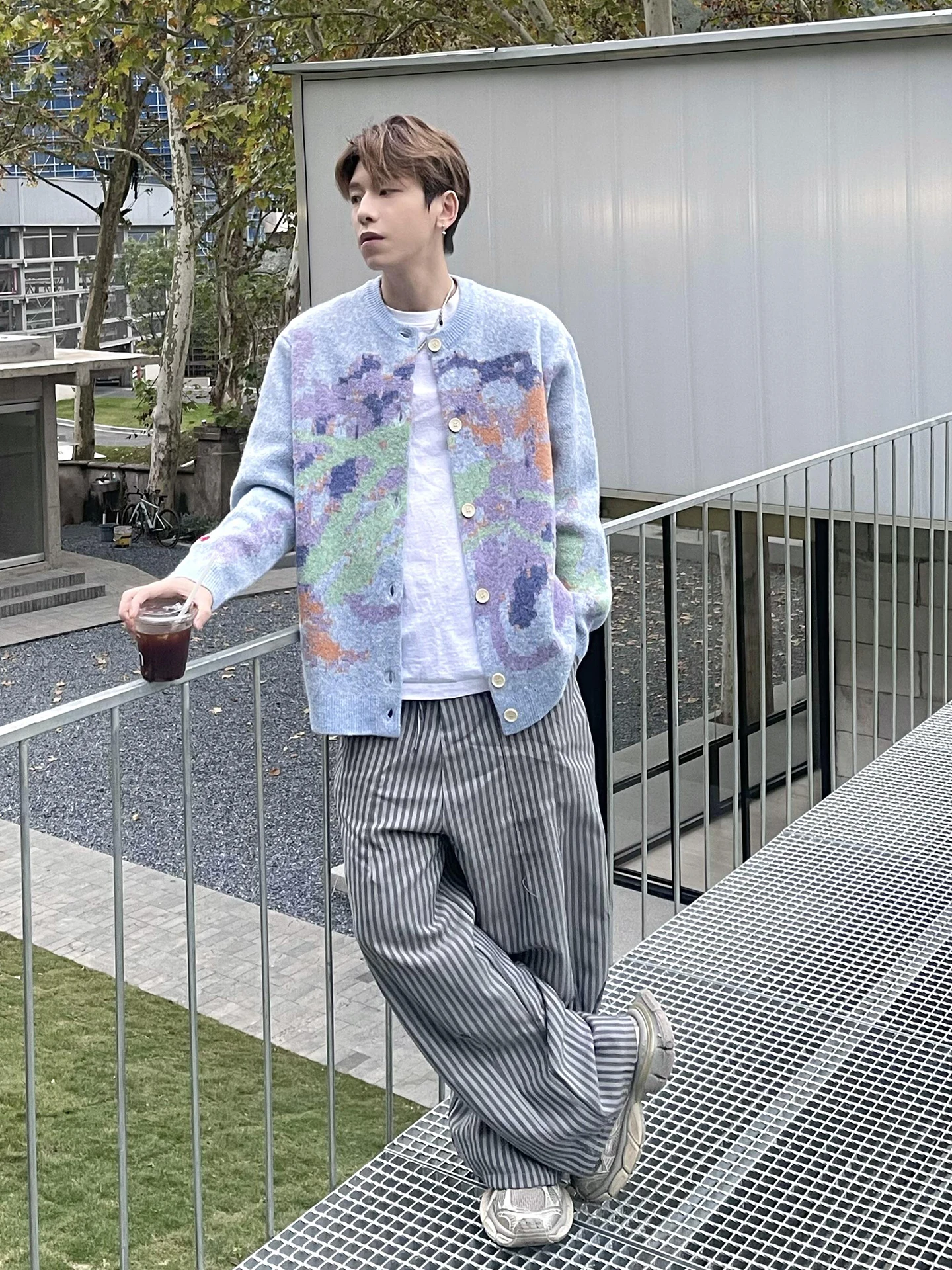 

Мужской синий вязаный кардиган на осень: мягкий, уютный, свободного кроя, в стиле Cleanfit