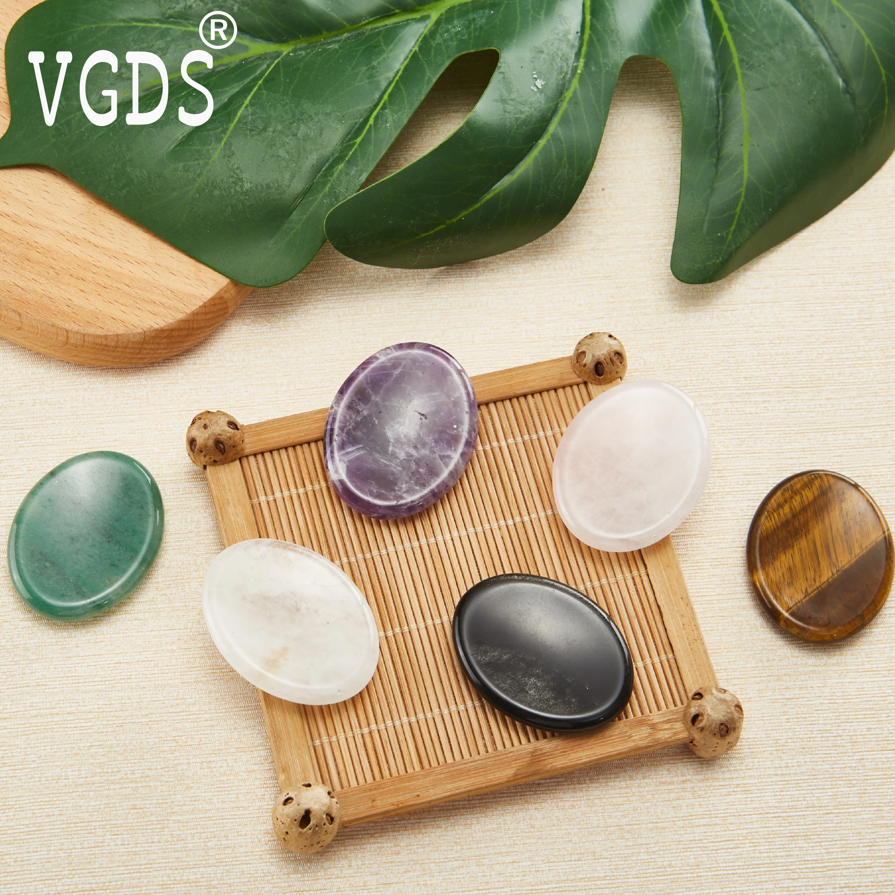 

Crystal Quartz Gemstone Oval Massage Tool Chin Nose Lifting Tightening Scraping Board For Facial Health Care Skin Massage Stone