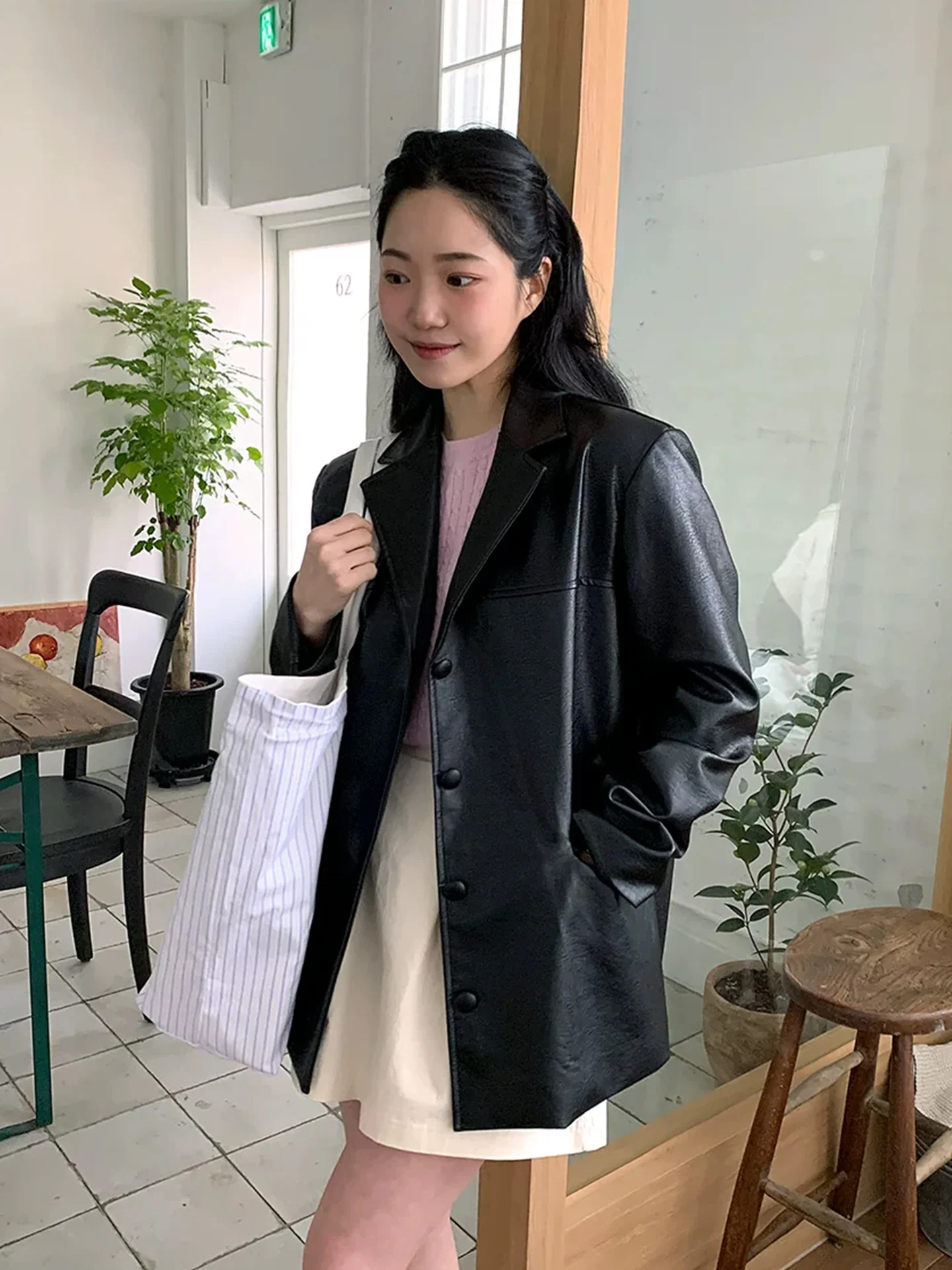 Black PU Leather Jacket Women's Fall 2026 New Style Small Size Suit Jacket Top Loose Fit Long Sleeve Medium Length