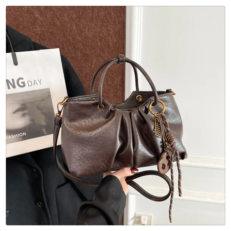 

2024 new arrival popular niche retro basket bag women fashion folds senior sense shoulder cross-body bag luxury designer