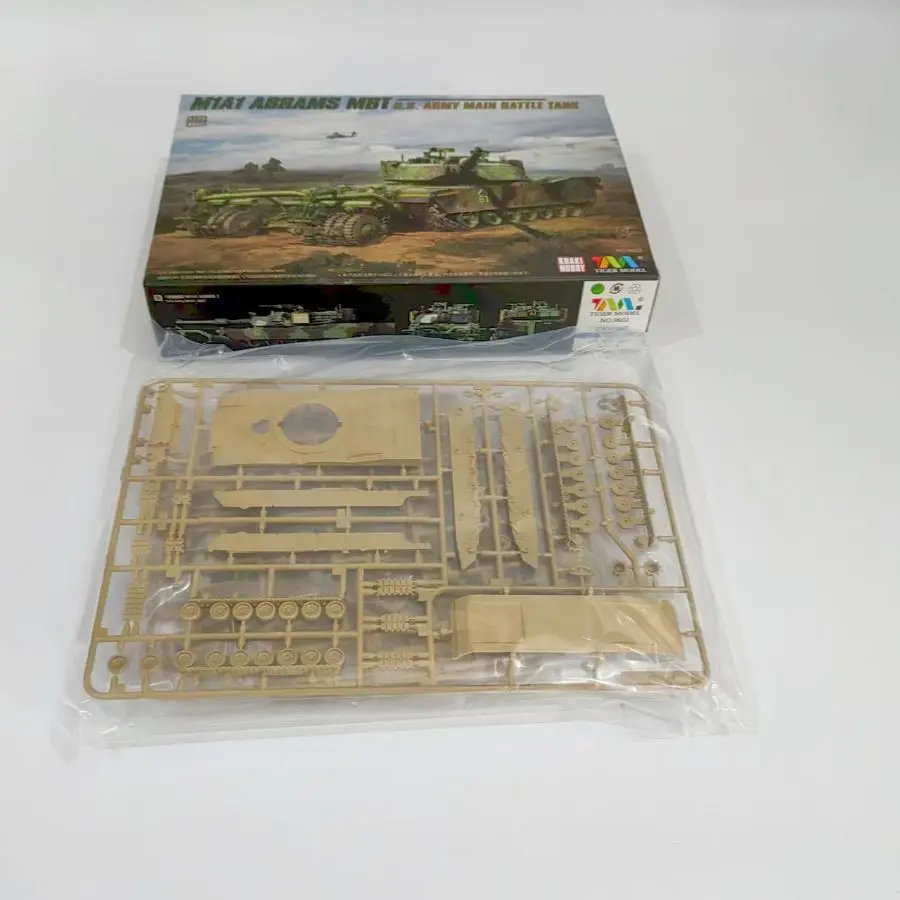 Tiger Model 1/72 Scale M1A1 With Mine Roller Assembly Model Kit 9602 - Image 2