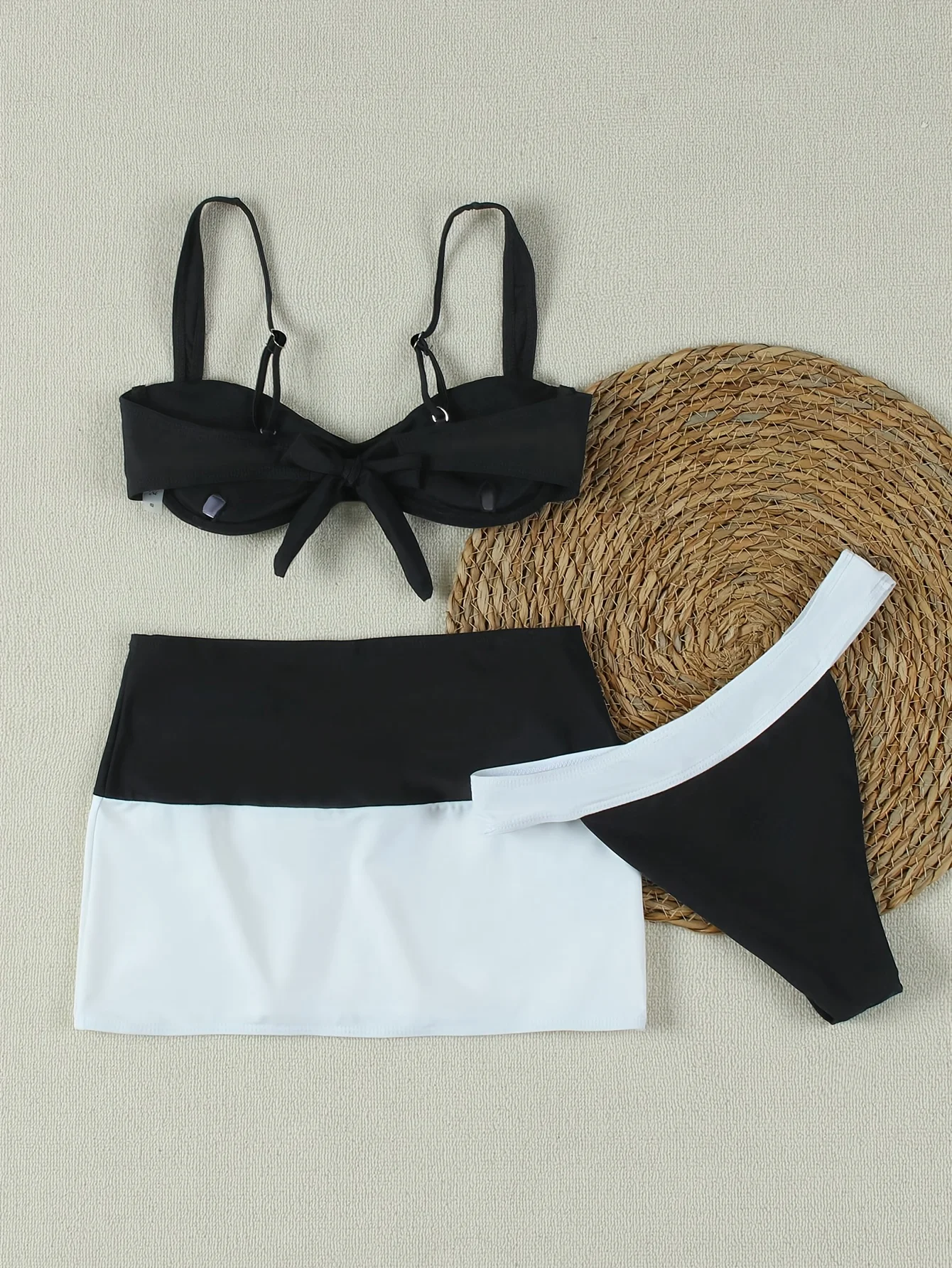 2026 Nieuwe dames sexy mode zwart-wit contrasterende bandeau-jurkstijl tweedelig badpak voor kustvakantie badmode