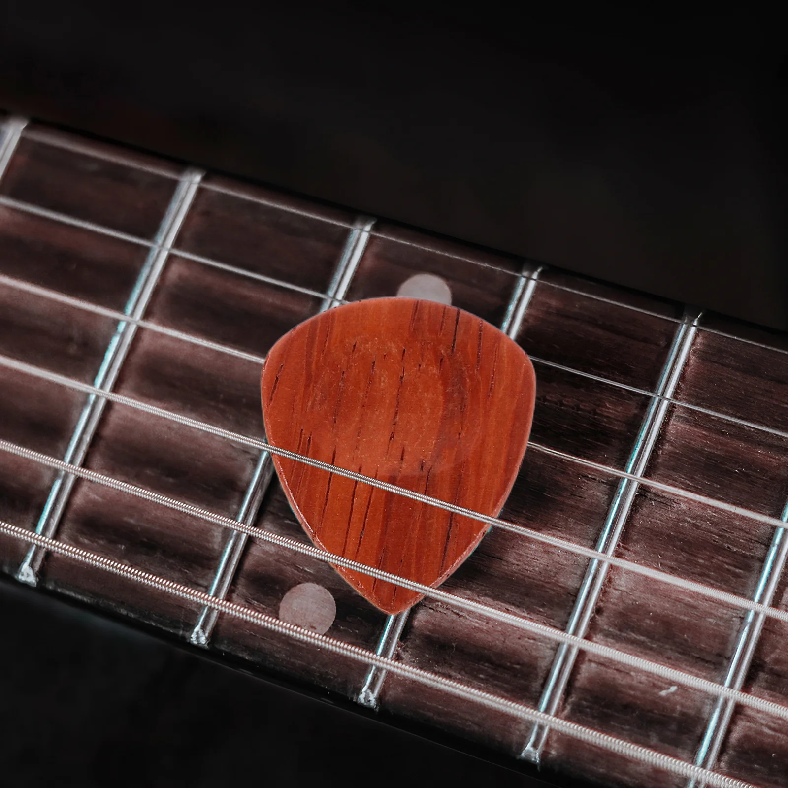 

7Pcs Guitar Pick Set Wooden Walnut Sapele Beech Bamboo Toon for Acoustic Bass Electric String Instrument
