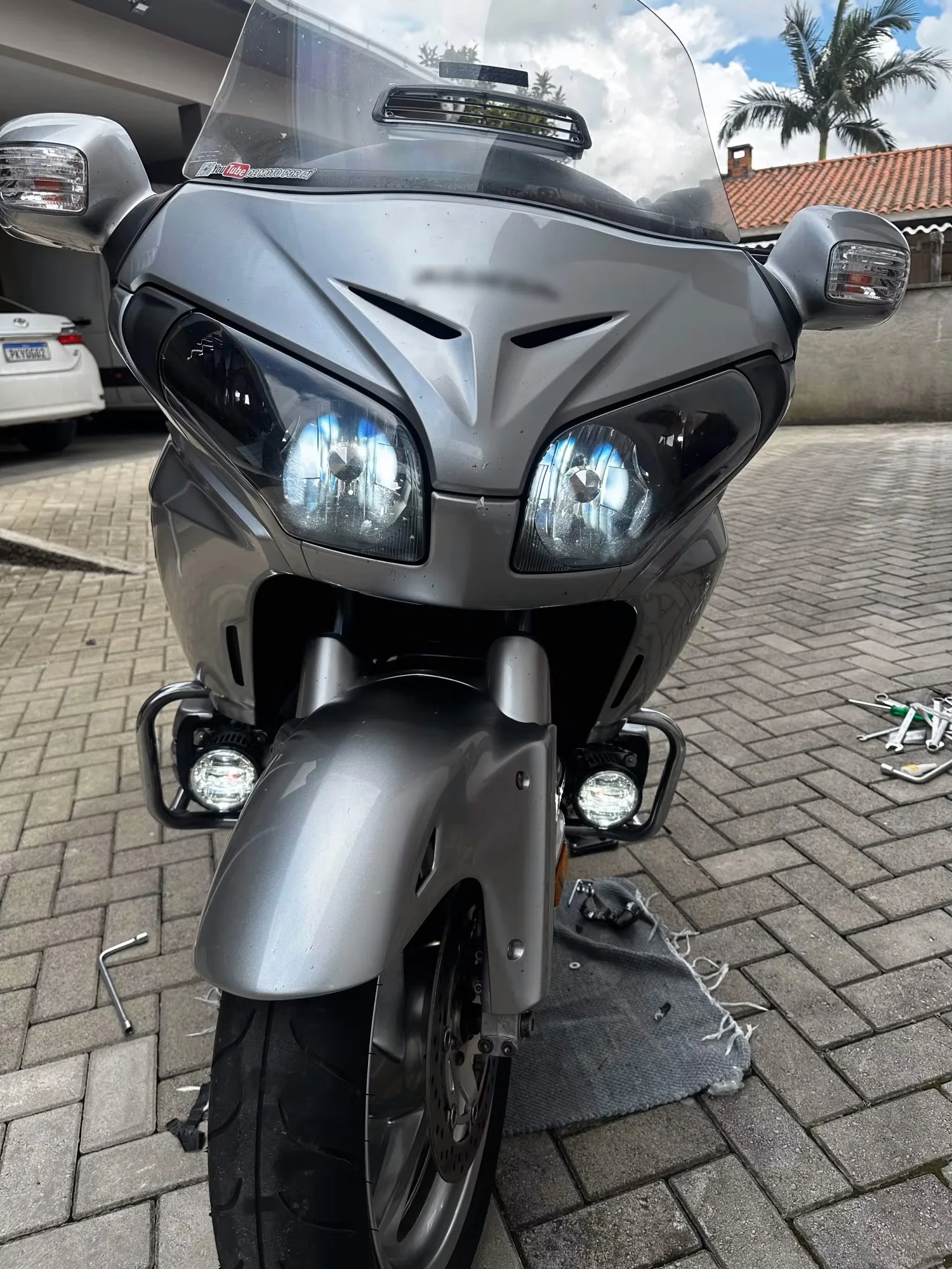 Światła przeciwmgielne LED 4.5 cala z funkcją DRL i uchwytem, dodatkowe światła drogowe/przeciwmgielne E9 do Honda Gold Wing GL1800 Goldwing 1800 2001-2011 — 2