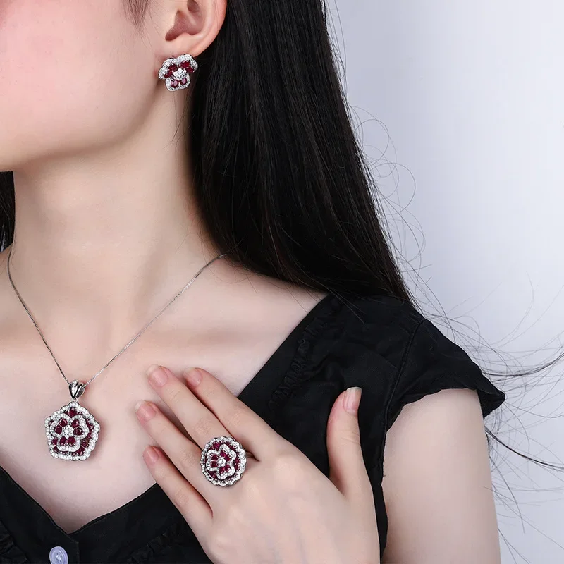 

Новые украшения из серебра S925 с покрытием из 18-каратного золота, инкрустированные розами, легкий люксовый стиль для женщин, искусственные драгоценные камни.