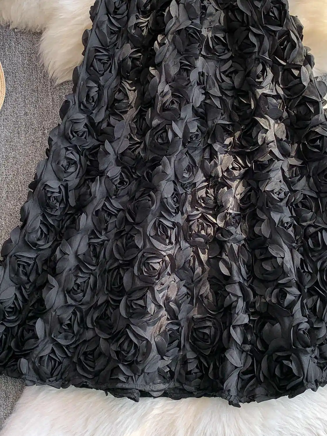 تنورة نسائية سوداء على الطراز القوطي على شكل حرف a عتيقة Y2k Gyaru تنورة طويلة متوسطة الأبعاد مُزينة بالزهور Harajuku تنانير خريف كبيرة الحجم ملابس 2000s 2025