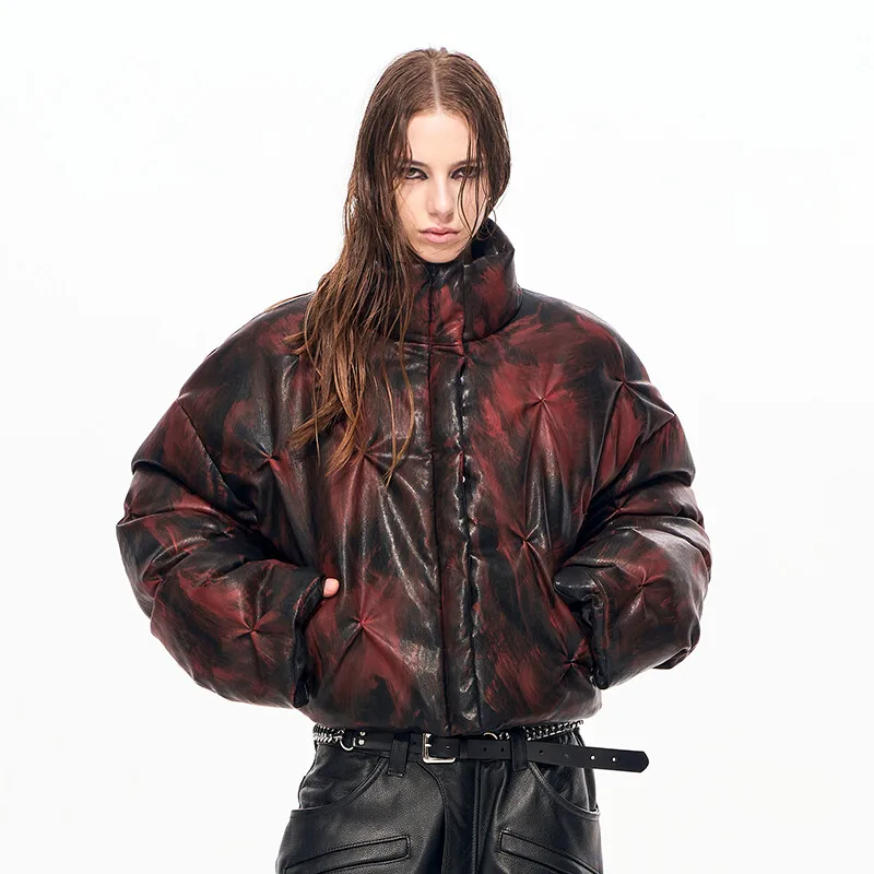 MWJLPWQ سترة قصيرة ذات ياقة ثابتة بتصميم مطوي للرجال رذاذ جديد للأوساخ مسح اللون بولي Leather معطف جلد دافئ من القطن 2025 شتاء 12767 #3