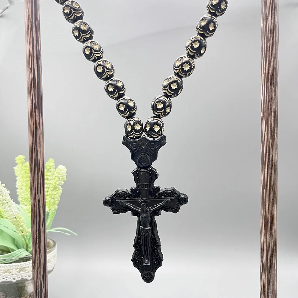 

GS143 New Pendants Cross Black Holy Christ Jesus Resin Paintings Exquisite Beads Redemption Religious Decoration 3D Car Necklace