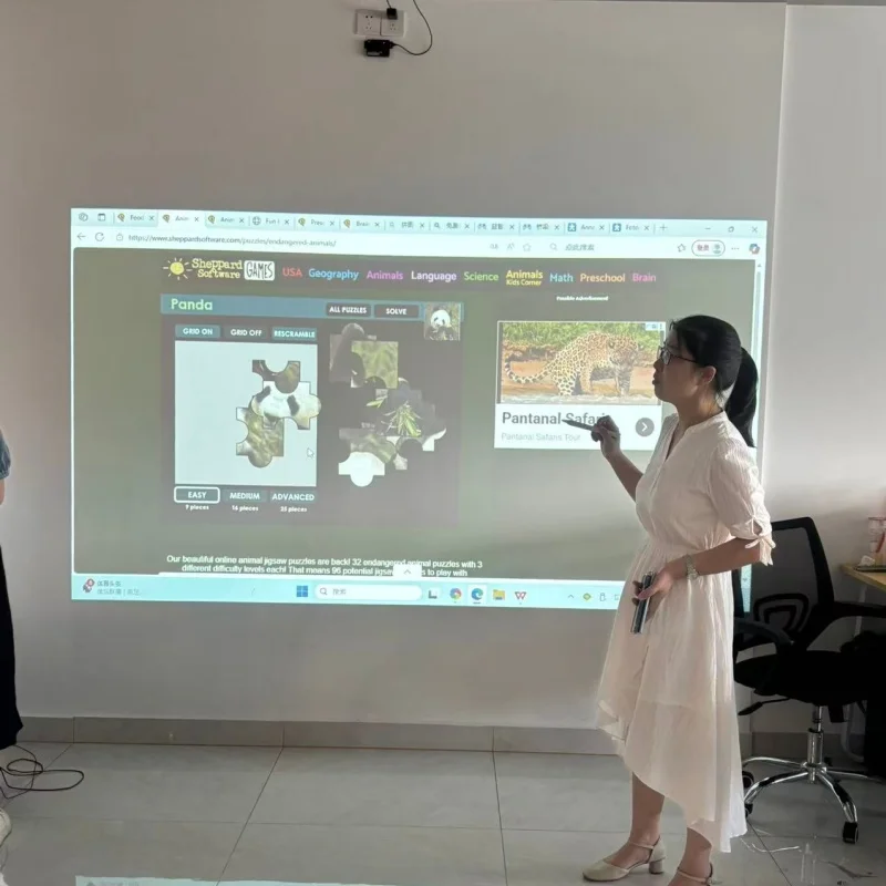 Hand-touch ultra-short-throw smart electronic whiteboard multi-functional portable school teaching interactive whiteboard