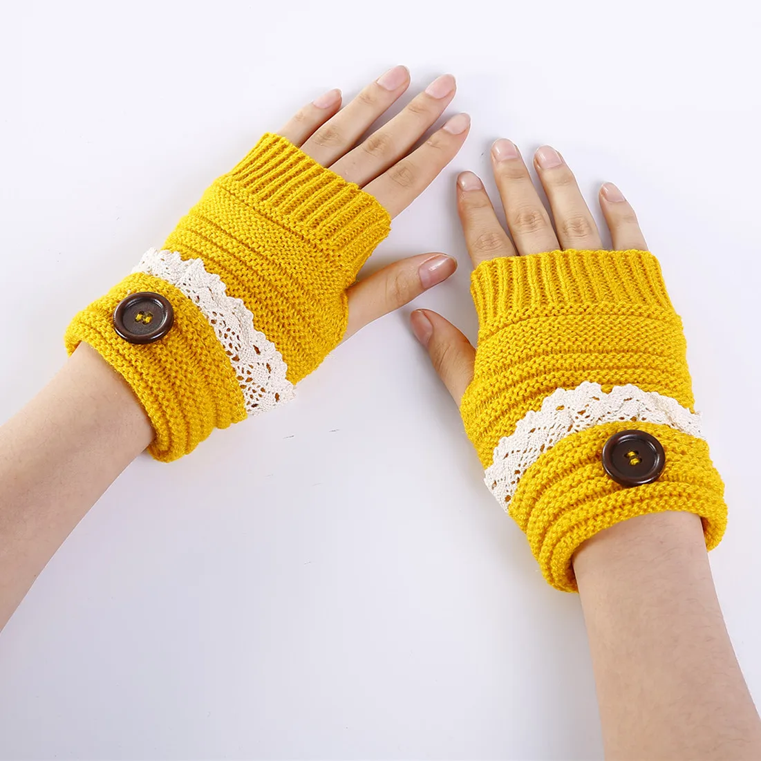 

Новые осенние и зимние короткие модные теплые перчатки без пальцев с кружевными пуговицами для женщин, вязаные нарукавники