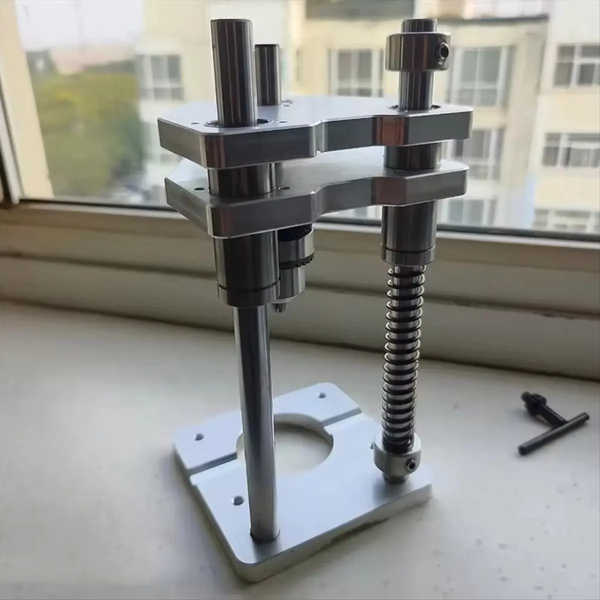 

HITL 1Pc Portable Drillling Guide Jig for Woodworking, Adjustable Punch Locator & Straight Hole Template