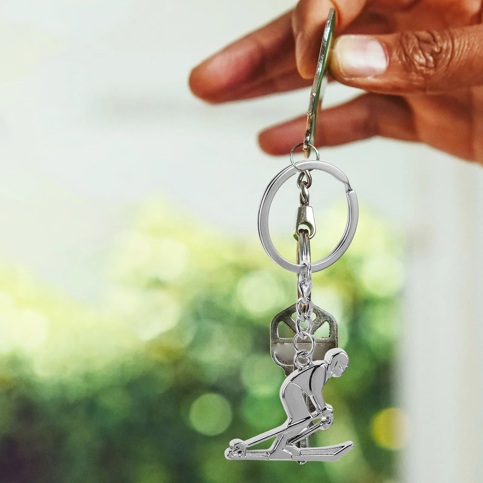 

Metal Skiing Figure Keychain Delicate Ski Charm Accessory Miniature Ski Bag Pendant Sport Key Holder Charm Key Holder