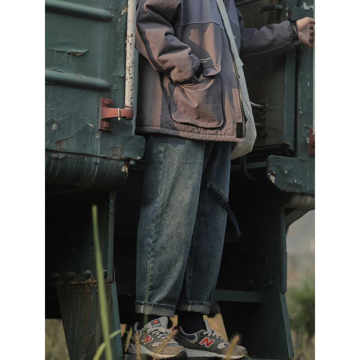 

Youthful Retro Japanese Style Men's Loose Straight Leg Jeans with Sashes Wide Leg Casual Long Pants for Young Adults