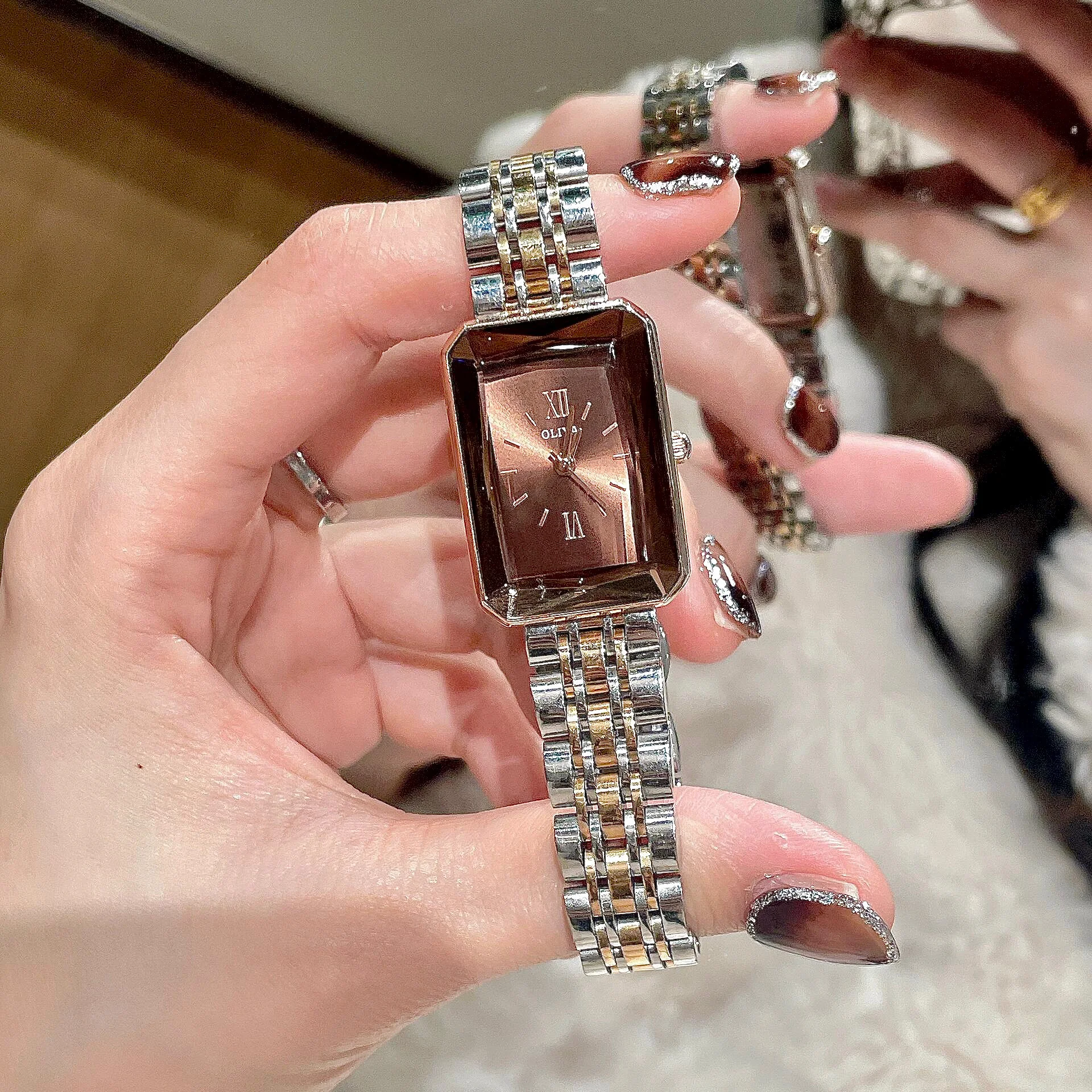 ساعة نسائية مربعة بلون الكراميل، طراز قديم، ساعة نسائية أصلية، طراز جديد فاخر وخفيف الوزن، مثالية للهدايا. #2