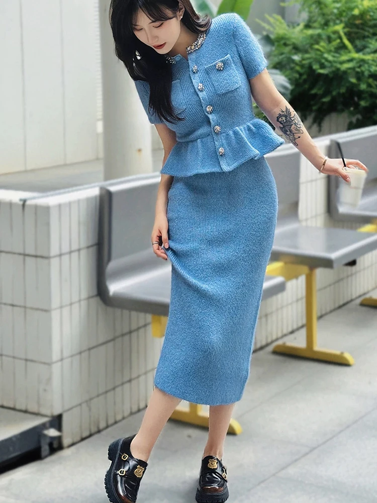 ダイヤモンドボタンのフェイクツーピースニットドレス、エレガントでスタイリッシュ。 フリル付き半袖ロング丈レディースワンピース、2026年春新作