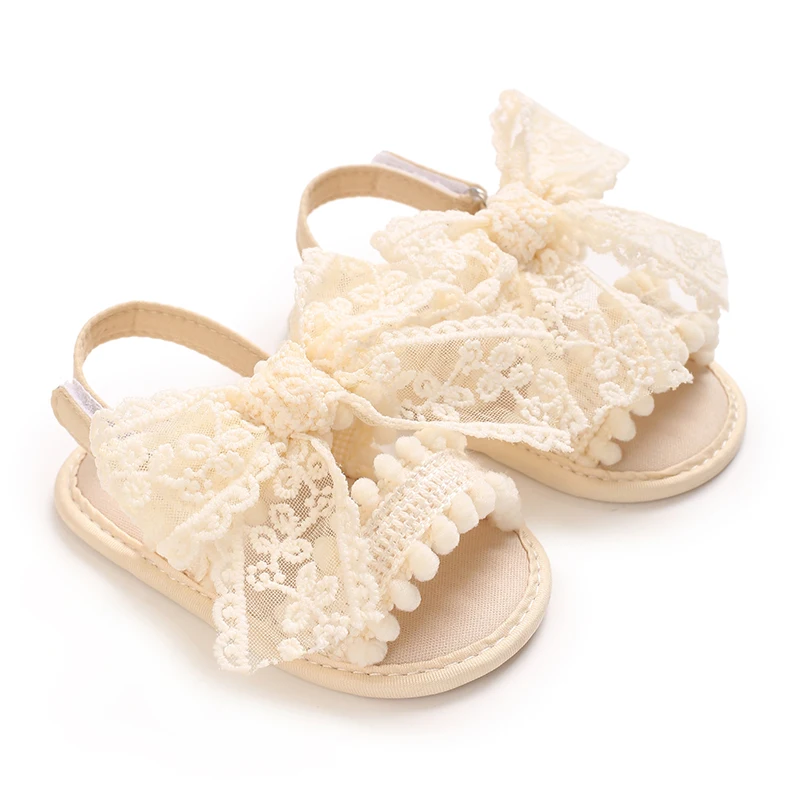 

Кружевные очаровательные сандалии для маленьких девочек с бантом, нескользящая подошва, мягкие туфли в стиле принцессы для пляжа, сандалии для первых шагов малышей