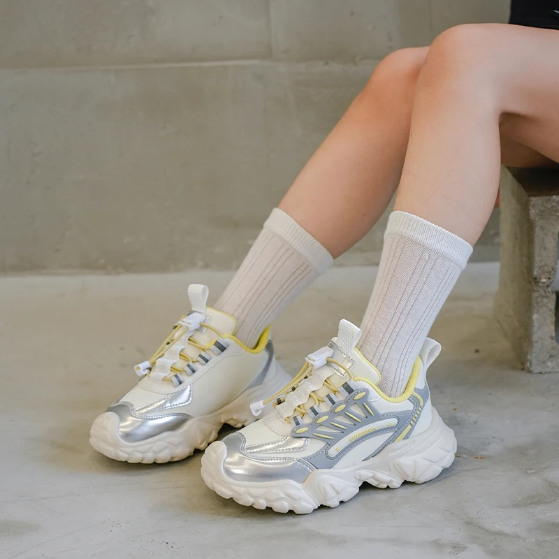 

2025 Autumn and winter children's sports shoes leather student father shoes fashion boys and girls casual fashion jogging shoes