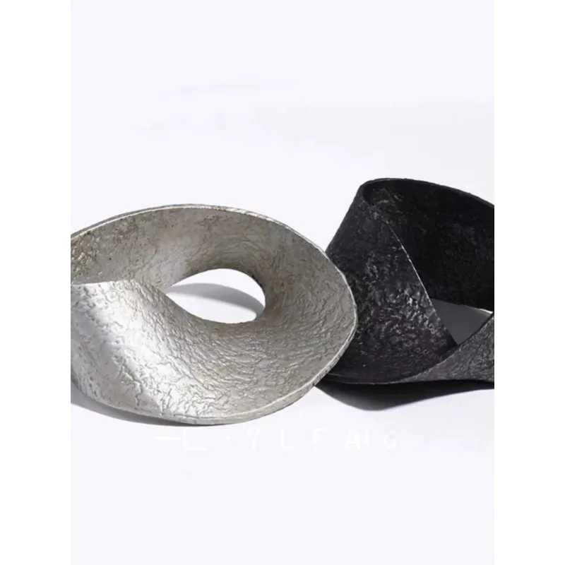 

Modern Geometry Black Silver Ring Metal Ornaments Tea Room Study Desktop Home Decoration Paper Weighting Ornaments