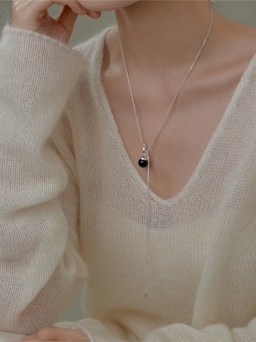 

Fashionable Black Agate Silver Necklace Women's Simple S925 Pure Silver Sweater Chain Versatile Twist Chain Gift