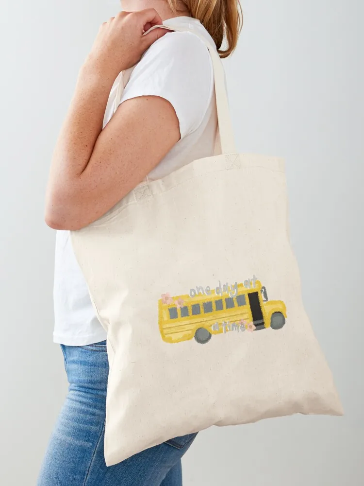Ateez يوم واحد في وقت Schoolbus Tote Bag حقيبة يد للمتسوقين حقيبة مخصصة حقيبة نسائية هدية